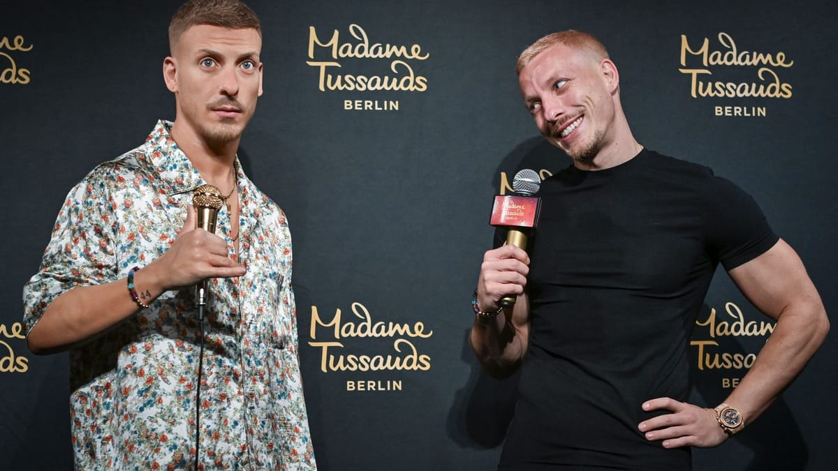 Felix Lobrecht enthüllt Ebenbild aus Wachs in Berliner Madame Tussaud