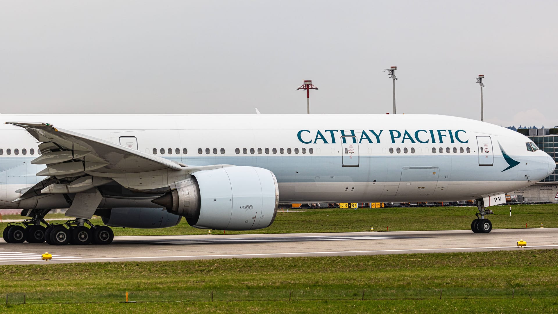 Eine Boeing 777 der Cathay Pacific: Eine Reise nach Hongkong dauerte länger als erwartet. (Symbolbild)