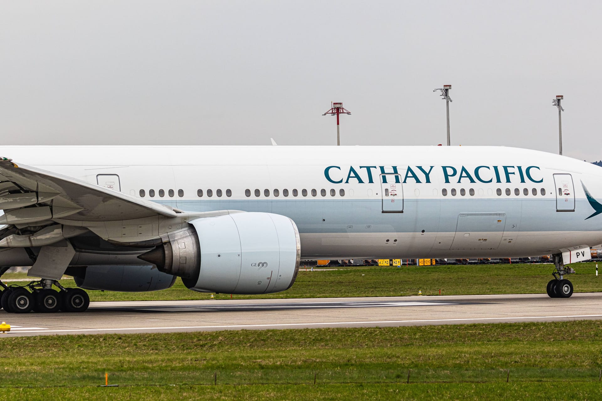 Eine Boeing 777 der Cathay Pacific: Eine Reise nach Hongkong dauerte länger als erwartet. (Symbolbild)