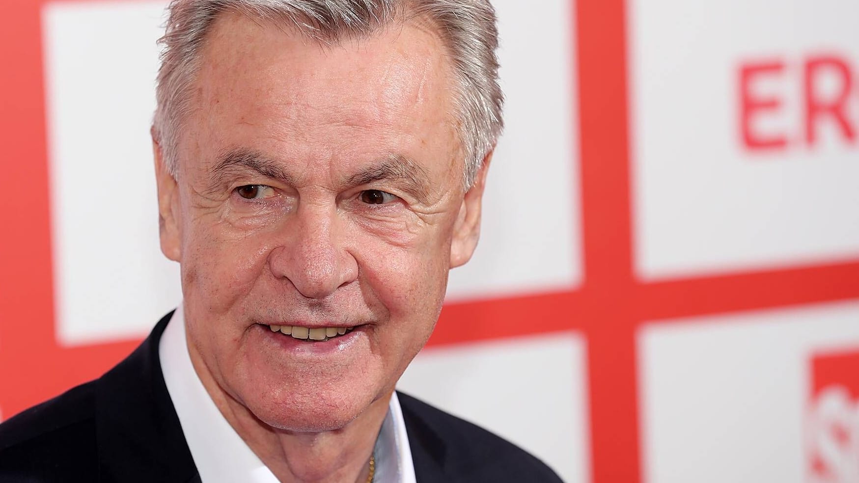 Ottmar Hitzfeld: Er war viele Jahre als Fußballtrainer im Einsatz.