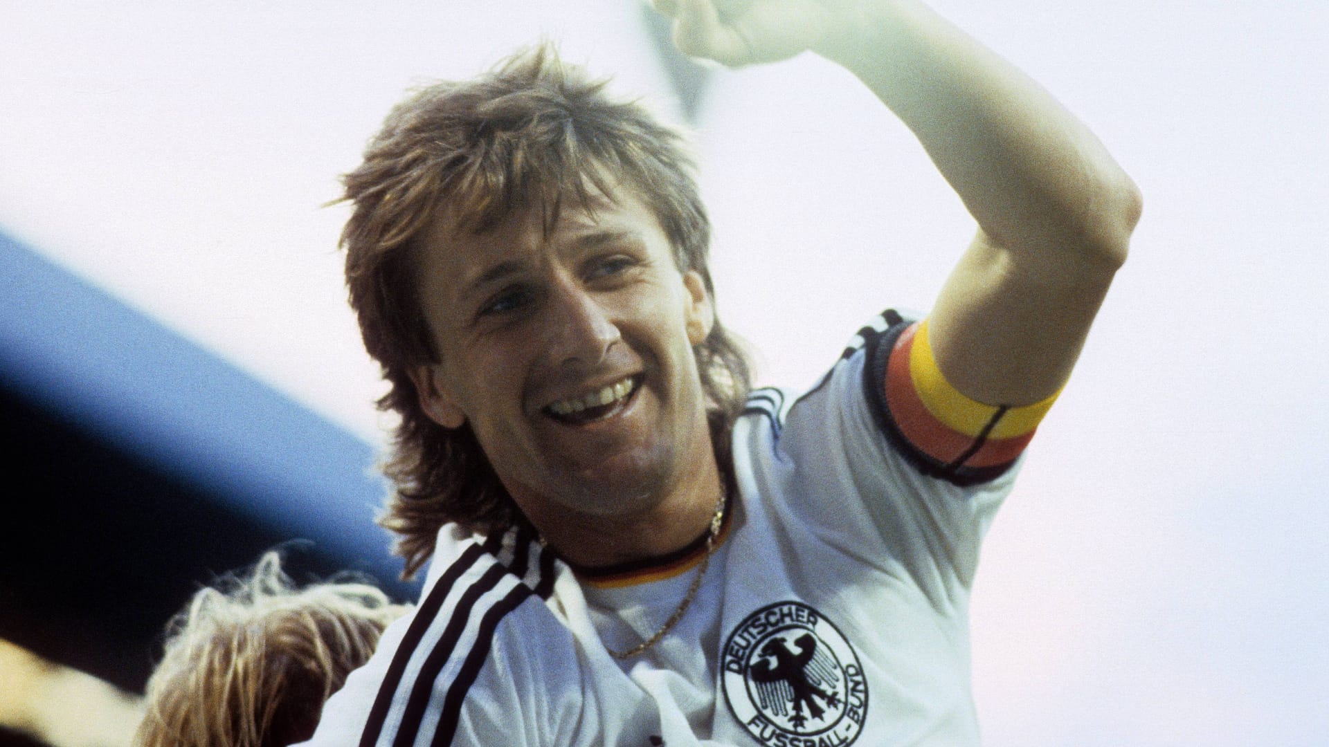Frank Mill bei einem Olympia-Qualifikationsspiel 1988: Der ehemalige Nationalstürmer starb an den Folgen eines Herzinfarkts.