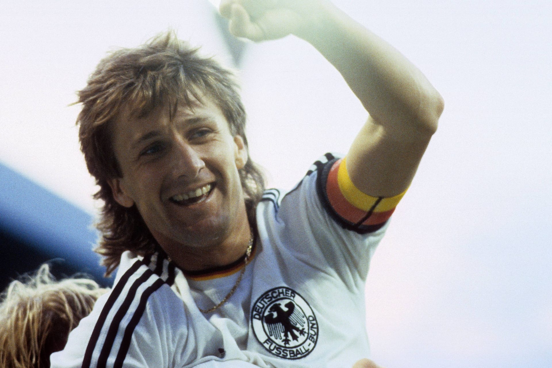 Frank Mill bei einem Olympia-Qualifikationsspiel 1988: Der ehemalige Nationalstürmer starb an den Folgen eines Herzinfarkts.