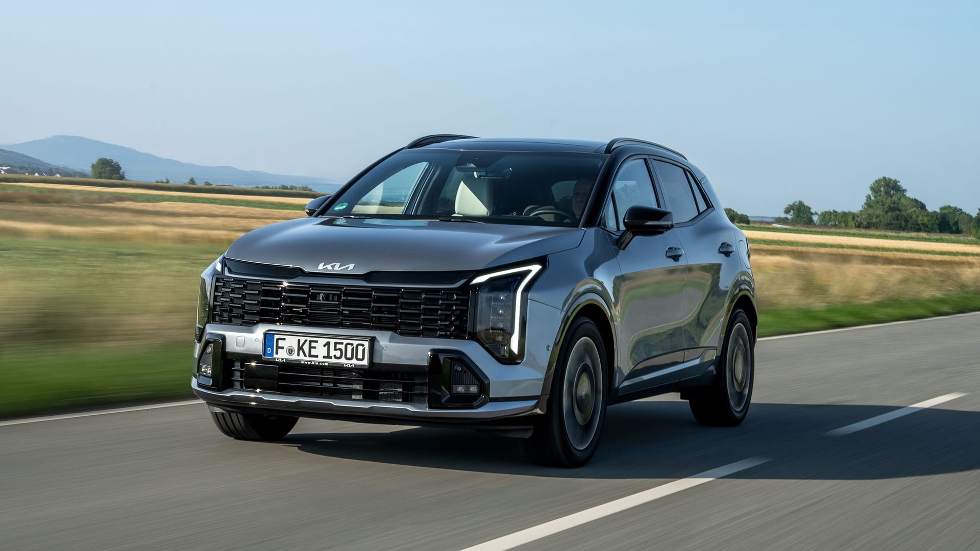 Frisch gemacht: Der Kia fährt mit neuer Front und überarbeiteter Technik.