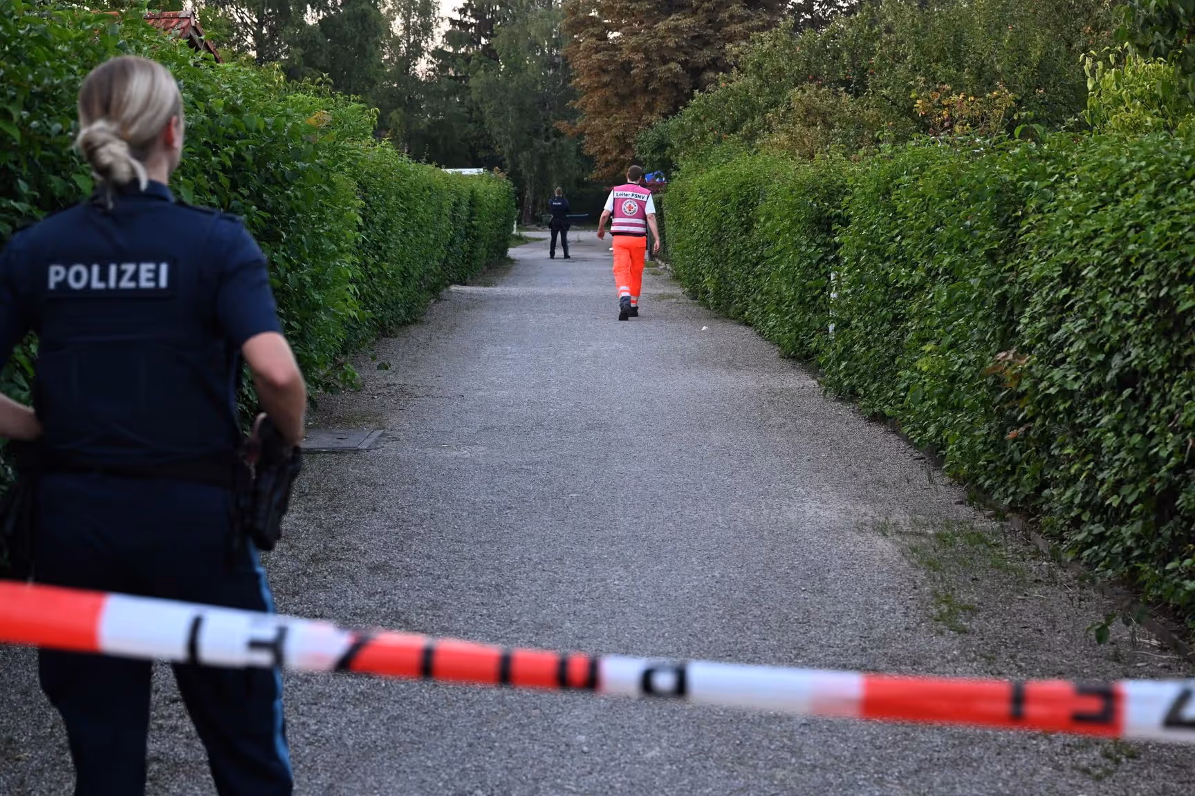Die Polizei ist in der Kleingartenanlage im Einsatz: Am Sonntag ist ein zweiter Mann gestorben.