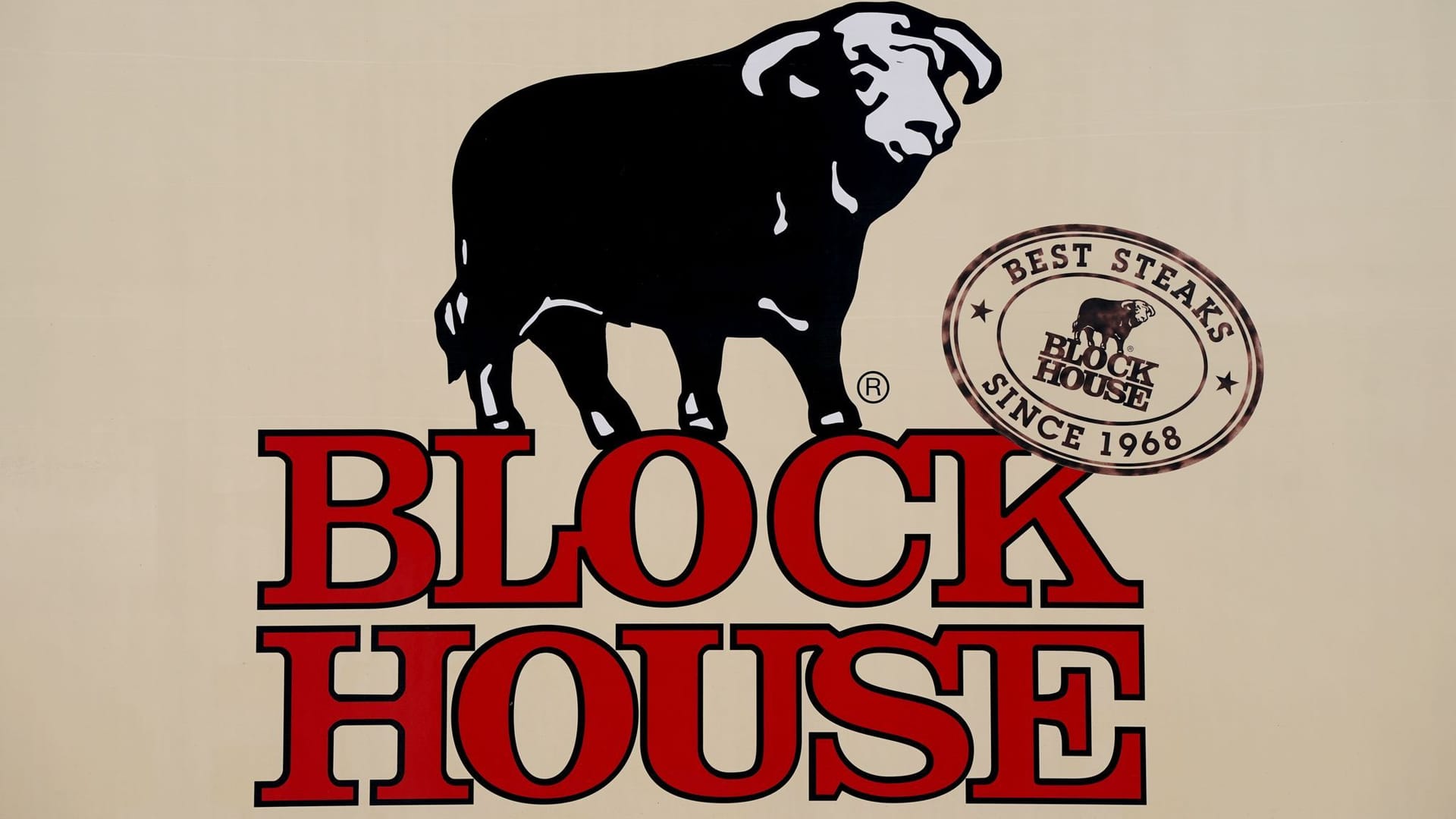 Logo von Block House (Symbolfoto): Die Firma Block Foods AG bittet Kunden, zur Sicherheit auf den Verzehr zu verzichten. Logo von Block House (Symbolfoto): Die Firma Block Foods AG bittet Kunden, zur Sicherheit auf den Verzehr zu verzichten.