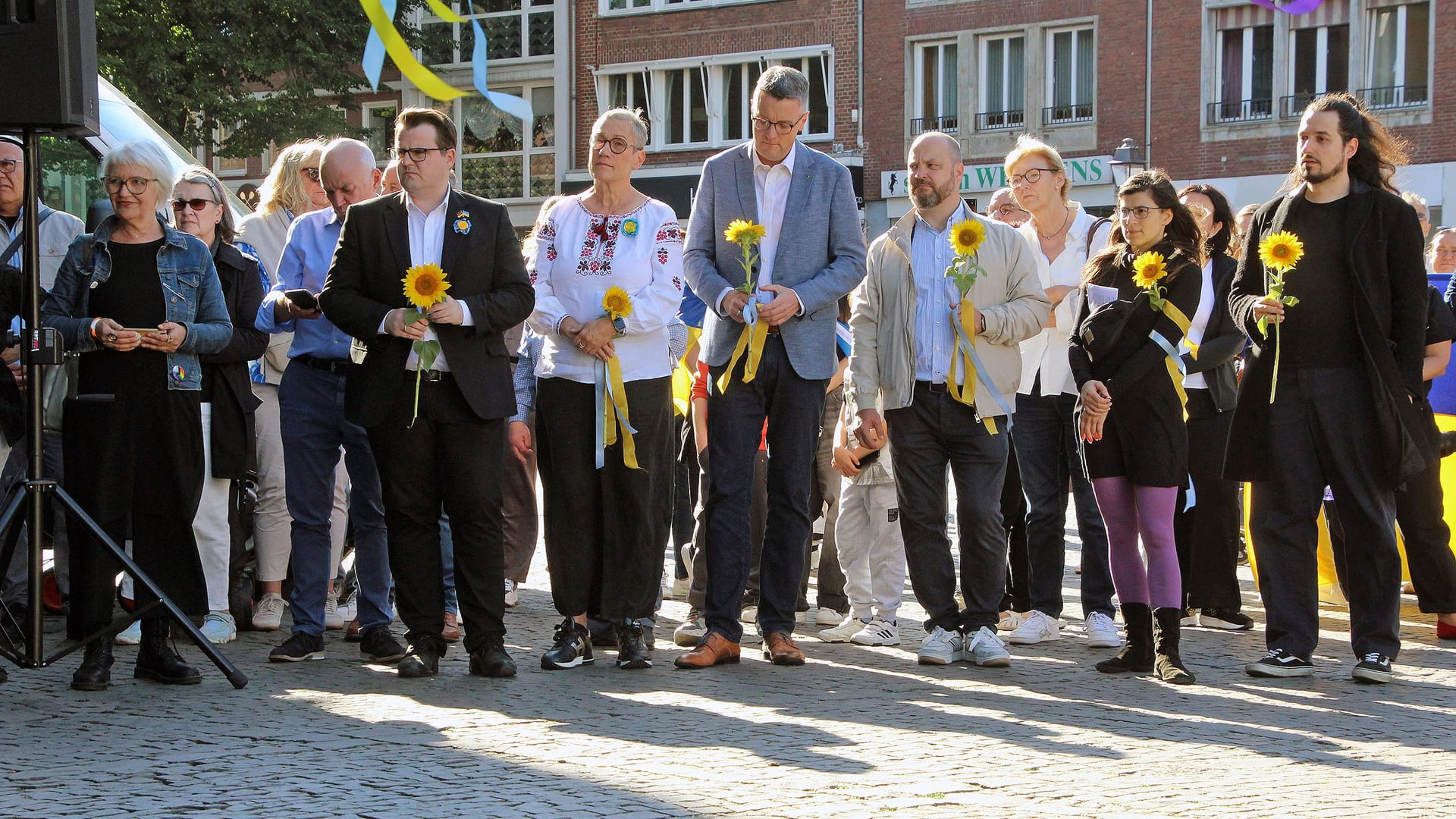 Anteilnahme für die Ukraine: Mehrere Lokalpolitiker waren vor Ort.