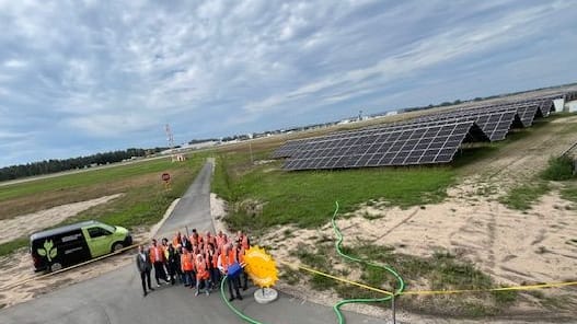 Der Flughafen Nürnberg deckt mit der neuen Anlage an sonnigen Tagen seinen Energie-Bedarf, heißt es.