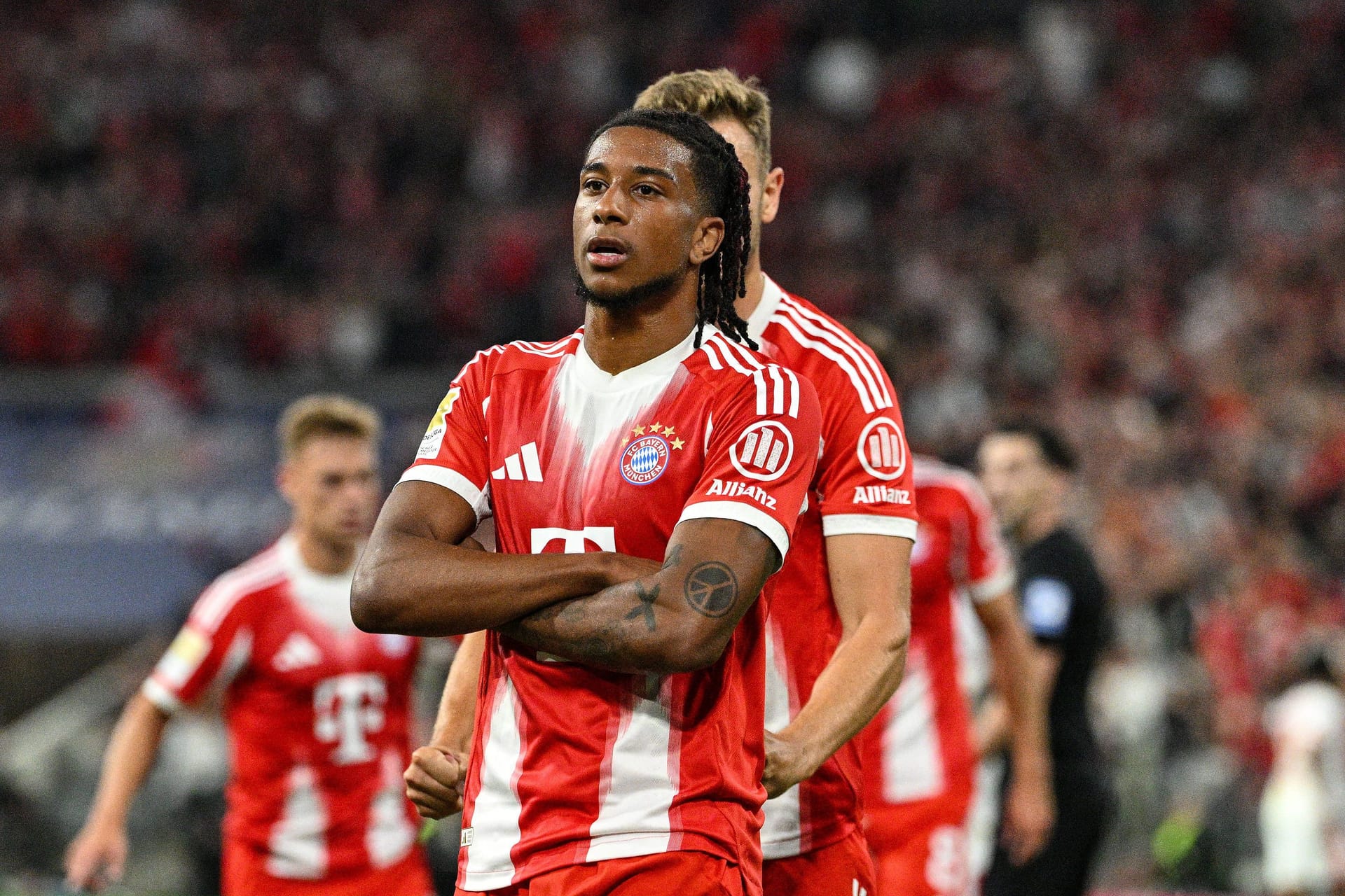 Michael Olise: Machte im ersten Durchgang den Unterschied mit eleganter Ballführung im Dribbling und präzisem Torabschluss. Teil einer furiosen Offensive, die den anderen Bundesligisten Angst machen sollte. Note 1