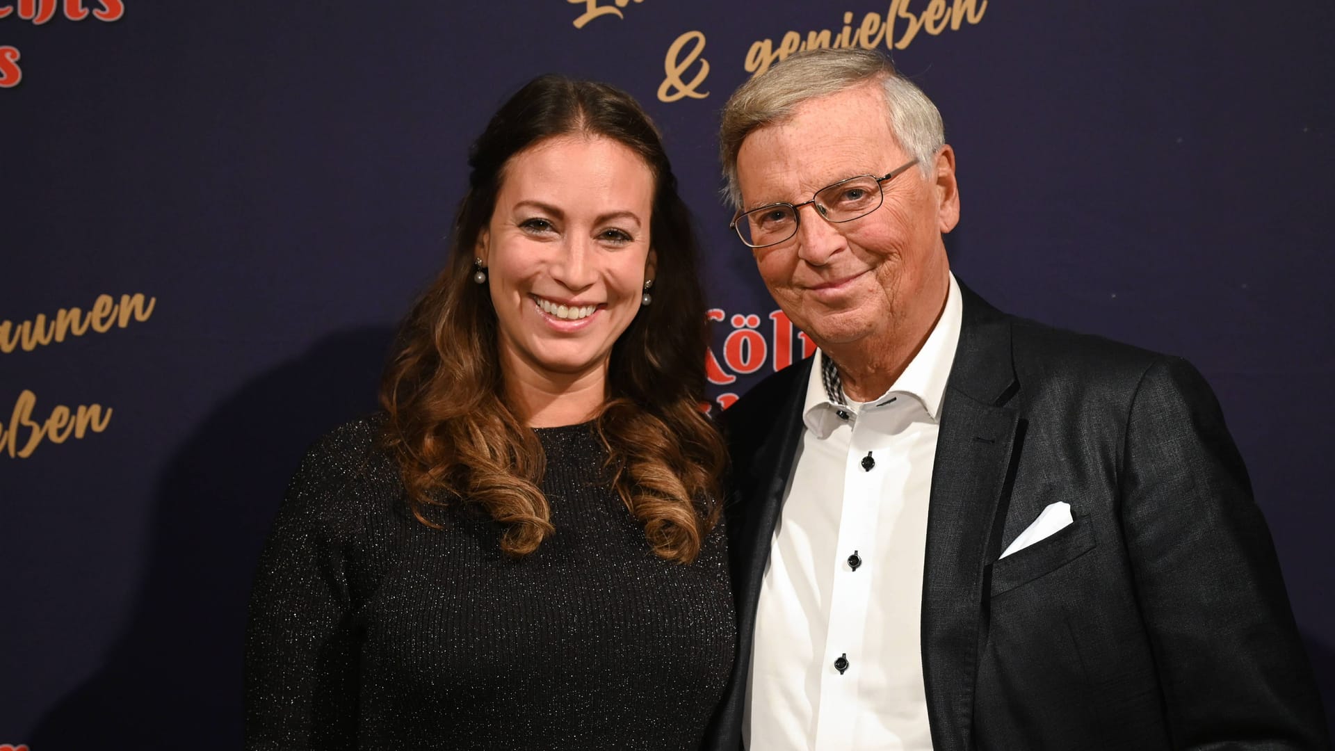 Die Bosbachs: Wolfgang Bosbach nahm am Dienstag in seinem WhatsApp-Status Stellung zu Steuerschulden seiner Tochter Caroline Bosbach. Die Bosbachs: Wolfgang Bosbach nahm am Dienstag in seinem WhatsApp-Status Stellung zu Steuerschulden seiner Tochter Caroline Bosbach.