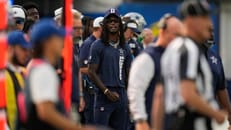 Schiedsrichter rennt geschonten NFL-Star über den Haufen