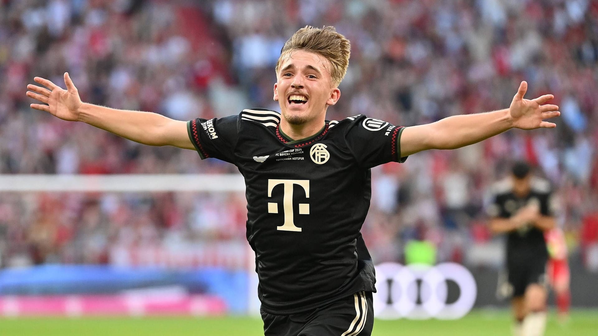 Teenager mit Traumtor: Lennart Karl feiert seinen Treffer gegen Tottenham.