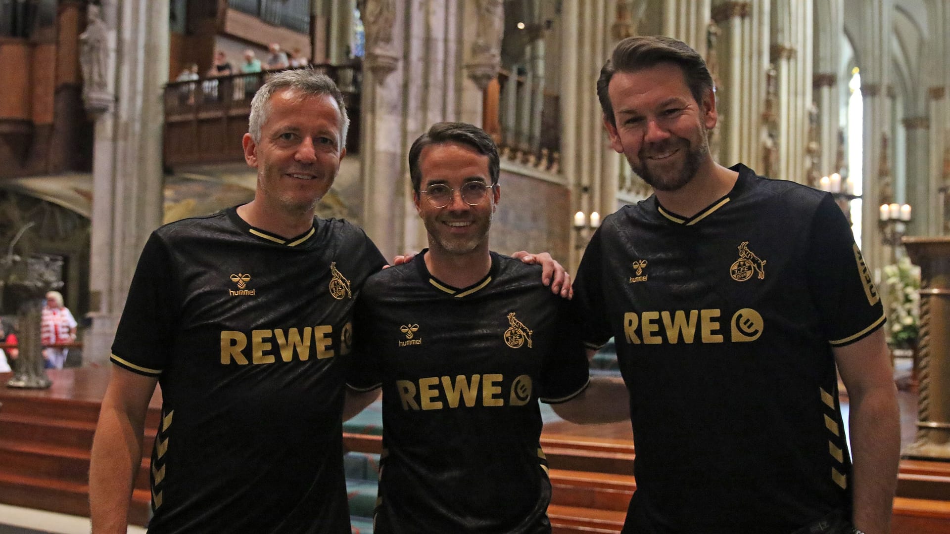 Die FC-Geschäftsführer Philipp Türoff und Philipp Liesenfeld sowie Sportdirektor Thomas Kessler im Kölner Dom.