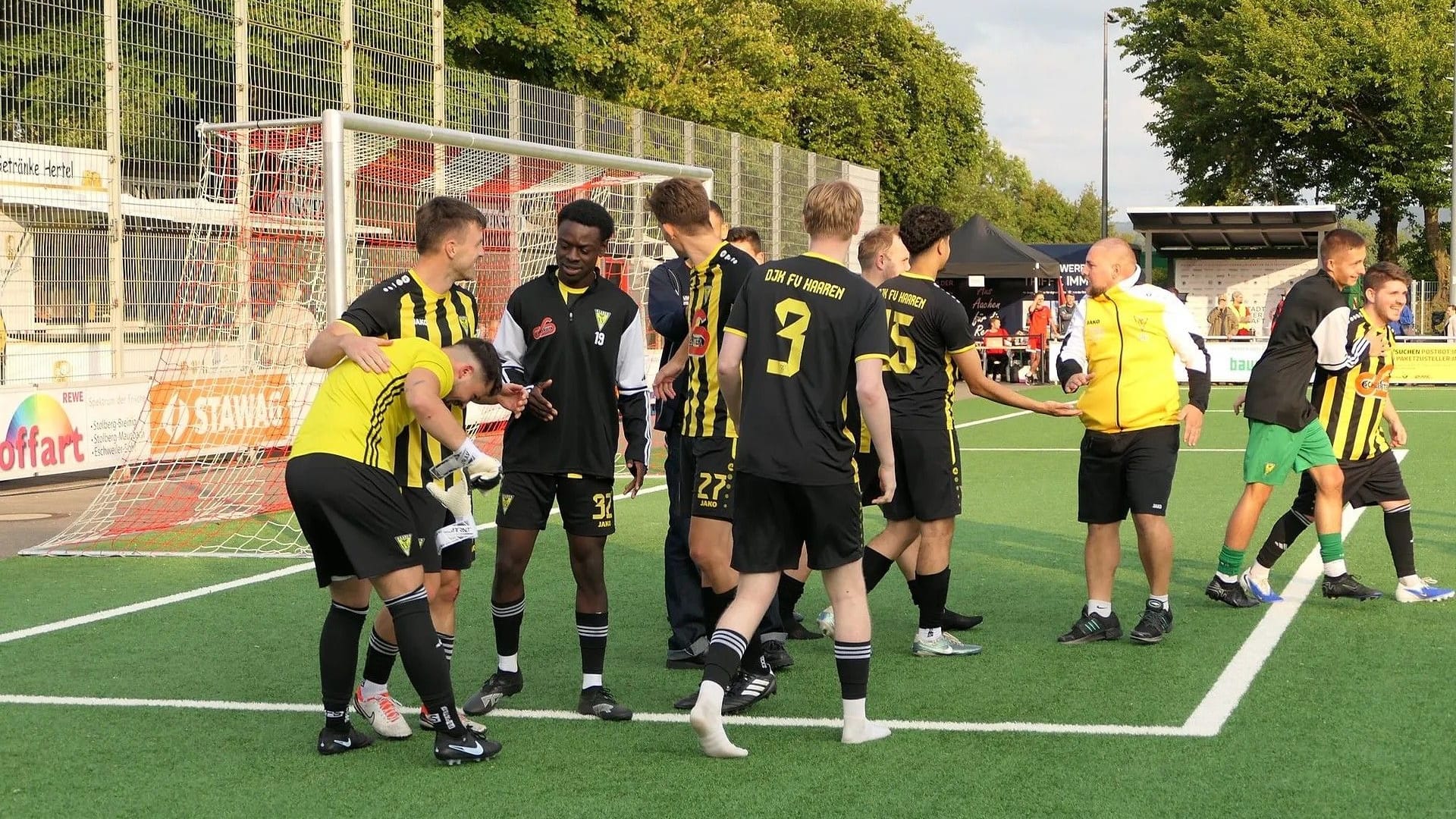 Haaren jubelt nach dem gewonnen Elfmeterschießen: Die Mannschaft steht im Halbfinale.