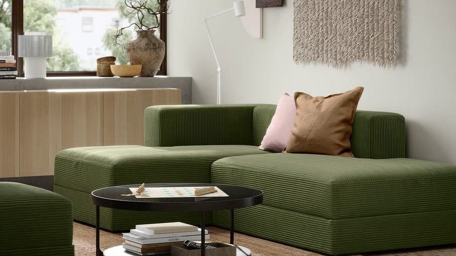 Das Jättebo Sofa und andere Möbel sind bei Ikea zurzeit im Preis reduziert.