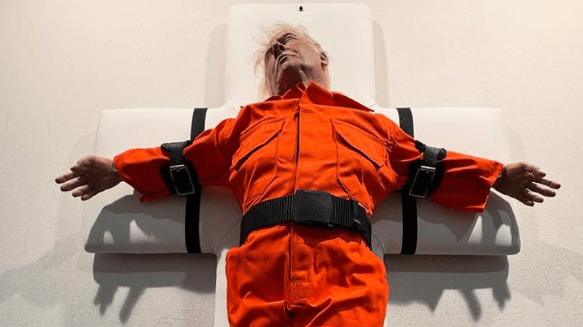 Trump-Figur ans Kreuz genagelt: Kunstwerk wird in der Schweiz ausgestellt