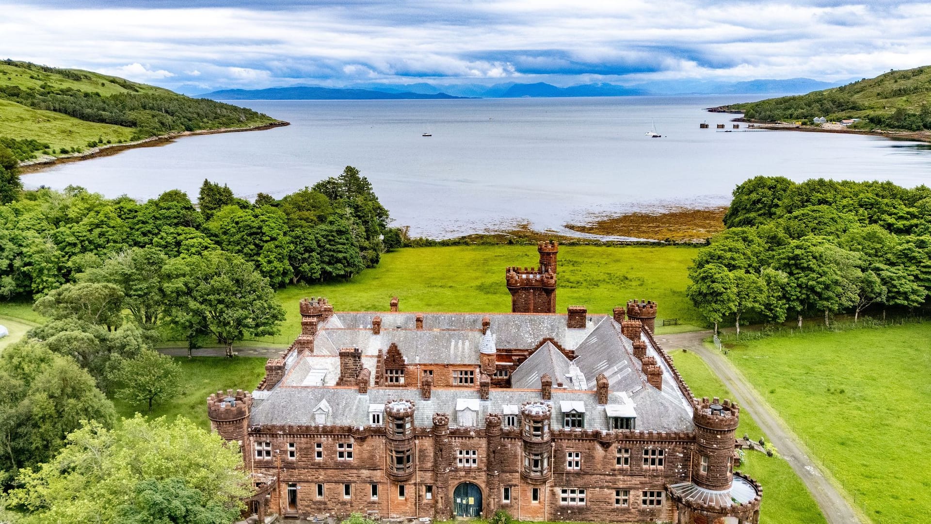 Kinloch Castle steht zum Verkauf Kinloch Castle steht zum Verkauf