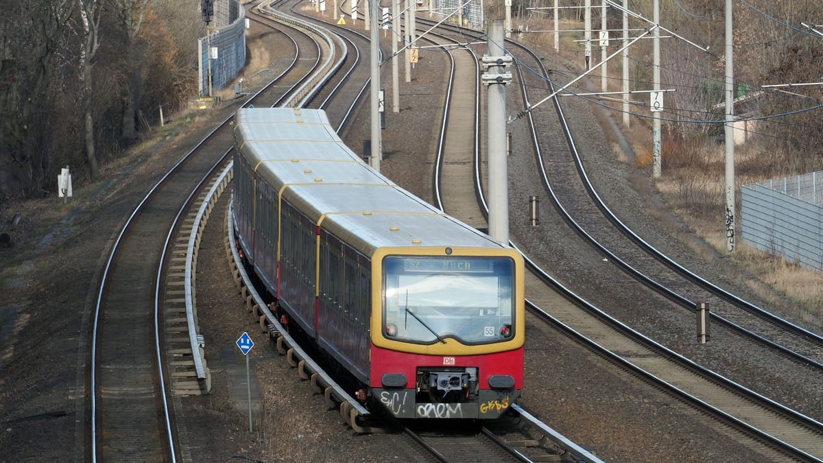 Zaradi kraje kablov motnje v prometu berlinske S-Bahn