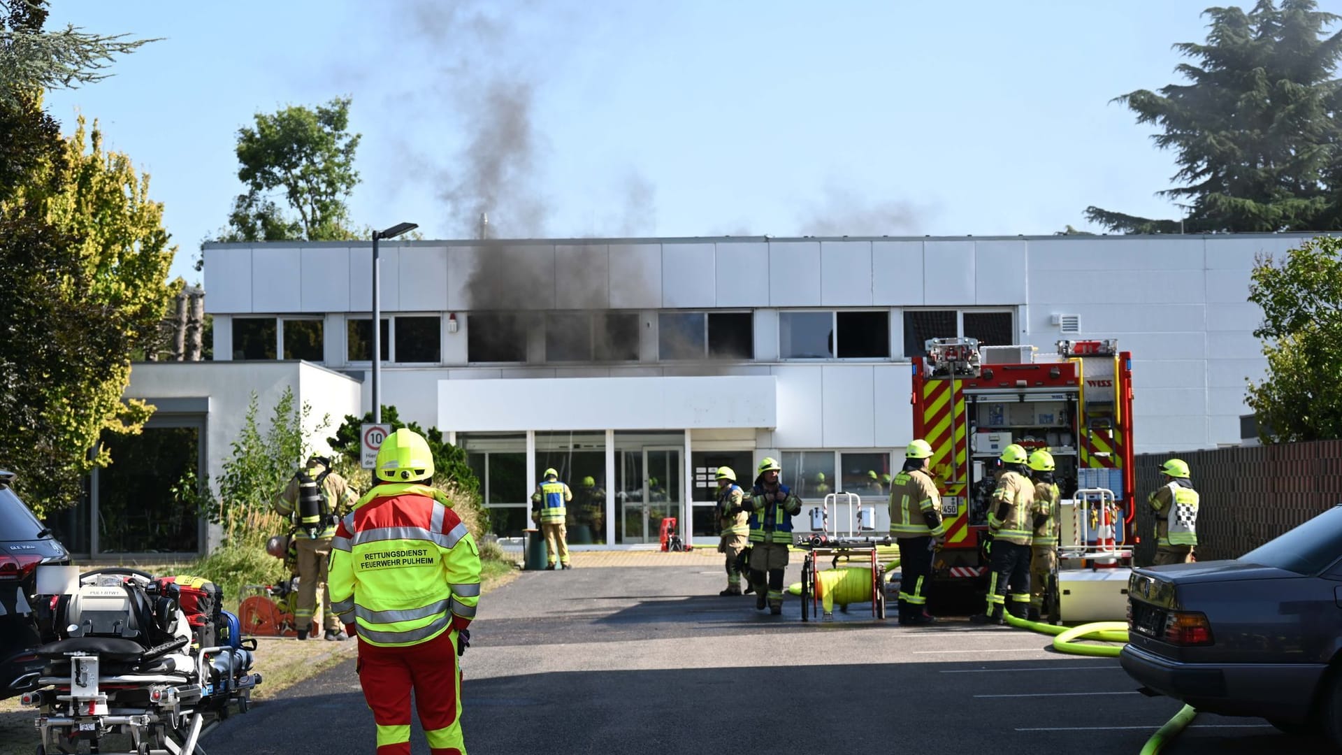 Brand in Bürogebäude in Pulheimer Industriegebiet