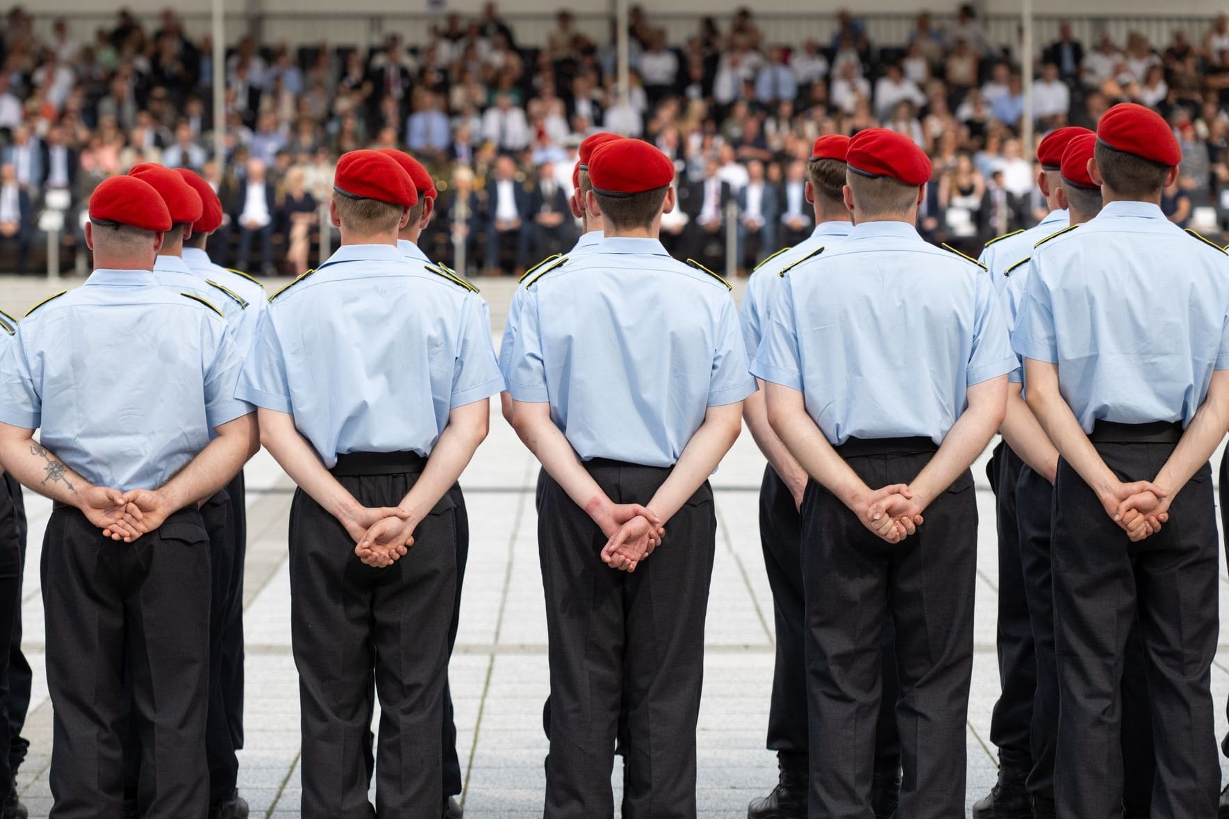 Rekruten der Bundeswehr legen ihr Gelöbnis ab: Immer mehr junge Menschen gehen zum Bund. Rekruten der Bundeswehr legen ihr Gelöbnis ab: Immer mehr junge Menschen gehen zum Bund.