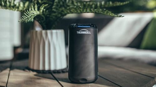 Mit der Thermacell Mückenabwehr bleiben Sie auch im Freien geschützt.