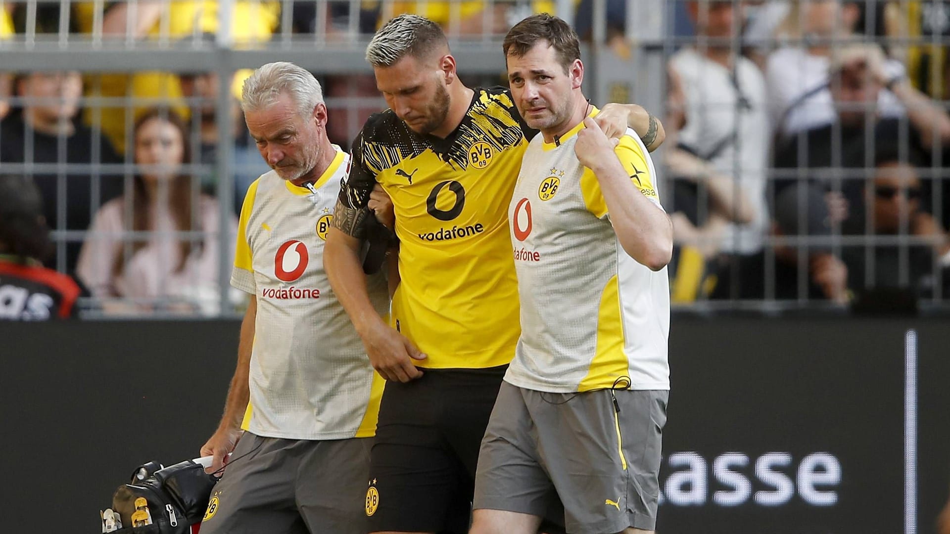 Niklas Süle (m.): Fehlt er dem BVB im Pokal?