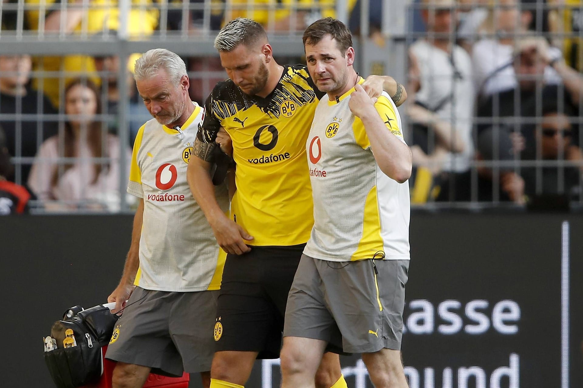 Niklas Süle (m.): Fehlt er dem BVB im Pokal?