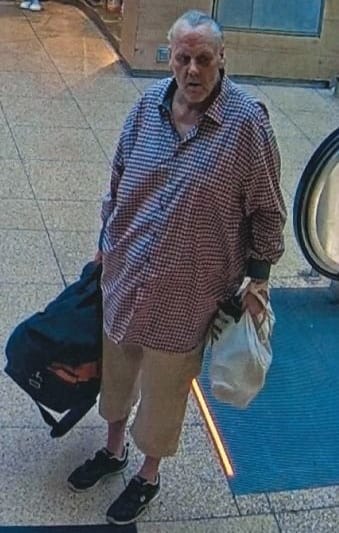 Der Gesuchte vor der Abfahrt nach München im Hauptbahnhof Hannover.
