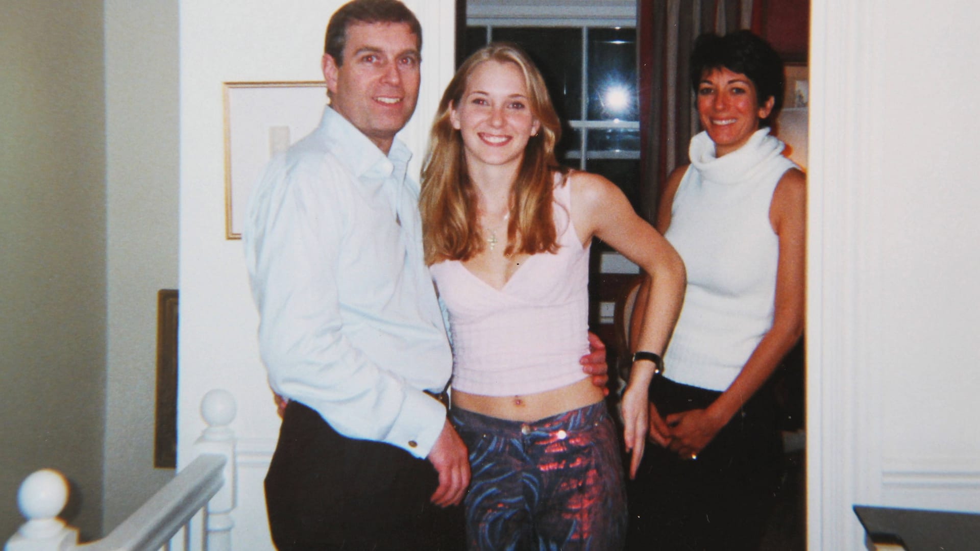 Dieses Foto brachte Prinz Andrew in Bedrängnis: Virginia Giuffre (links) warf ihm sexuellen Missbrauch vor. Beide Seiten kamen schließlich zu einer außergerichtlichen Einigung.
