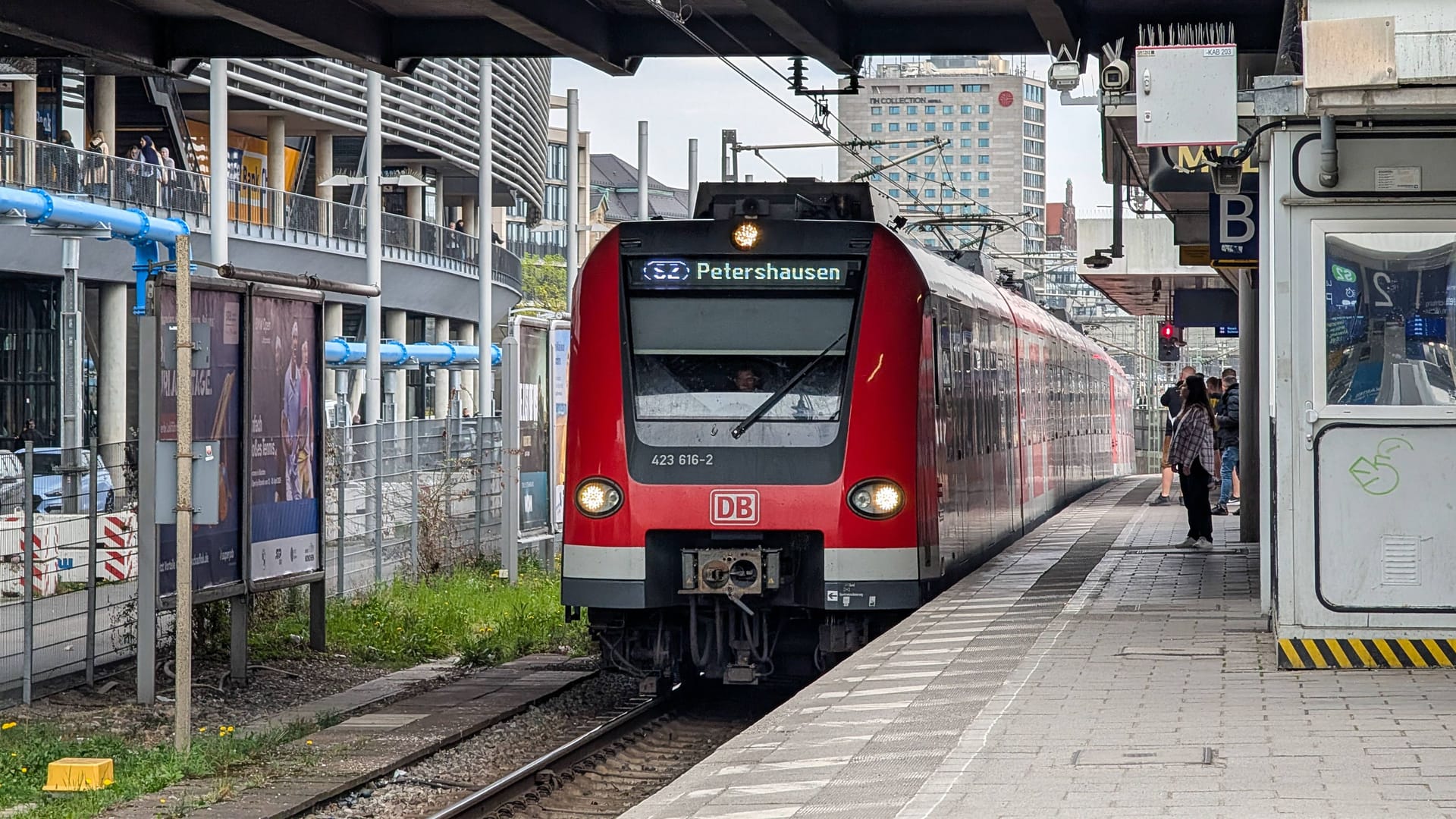 Eine S-Bahn der Linie 2 (Archivbild): Eine S-Bahn der Linie 2 (Archivbild):