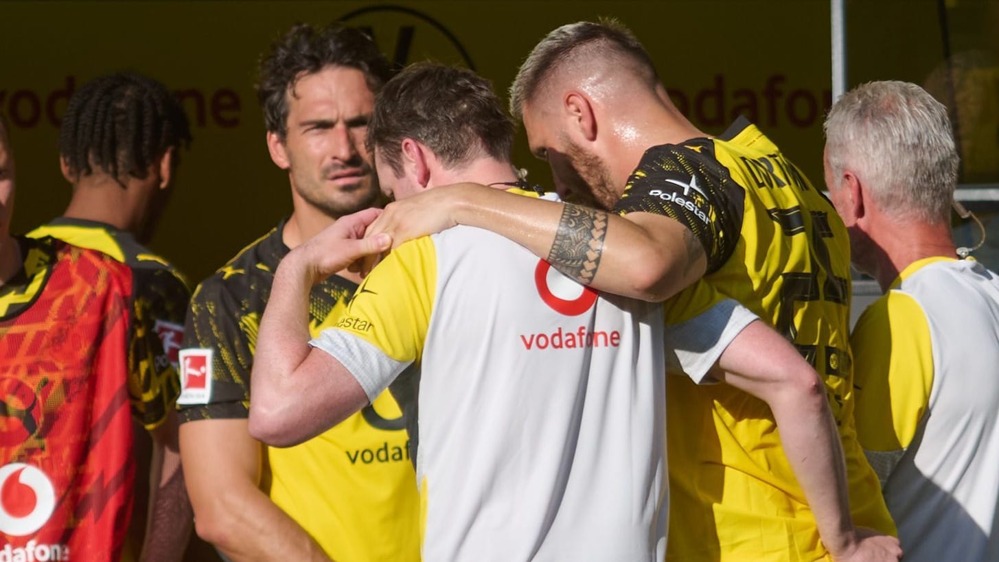 Niklas Süle (2.v.r): Der Ex-Nationalspieler kam beim Abschied von Mats Hummels für den Weltmeister rein und musste wenig später verletzt wieder ausgewechselt werden.