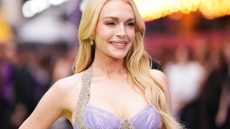 urn:newsml:dpa.com:20090101:250731-99-618959US-Schauspielerin Lindsay Lohan posiert für Fotografen bei der Ankunft zur Premiere des Films "Freakier Friday". urn:newsml:dpa.com:20090101:250731-99-618959US-Schauspielerin Lindsay Lohan posiert für Fotografen bei der Ankunft zur Premiere des Films "Freakier Friday".