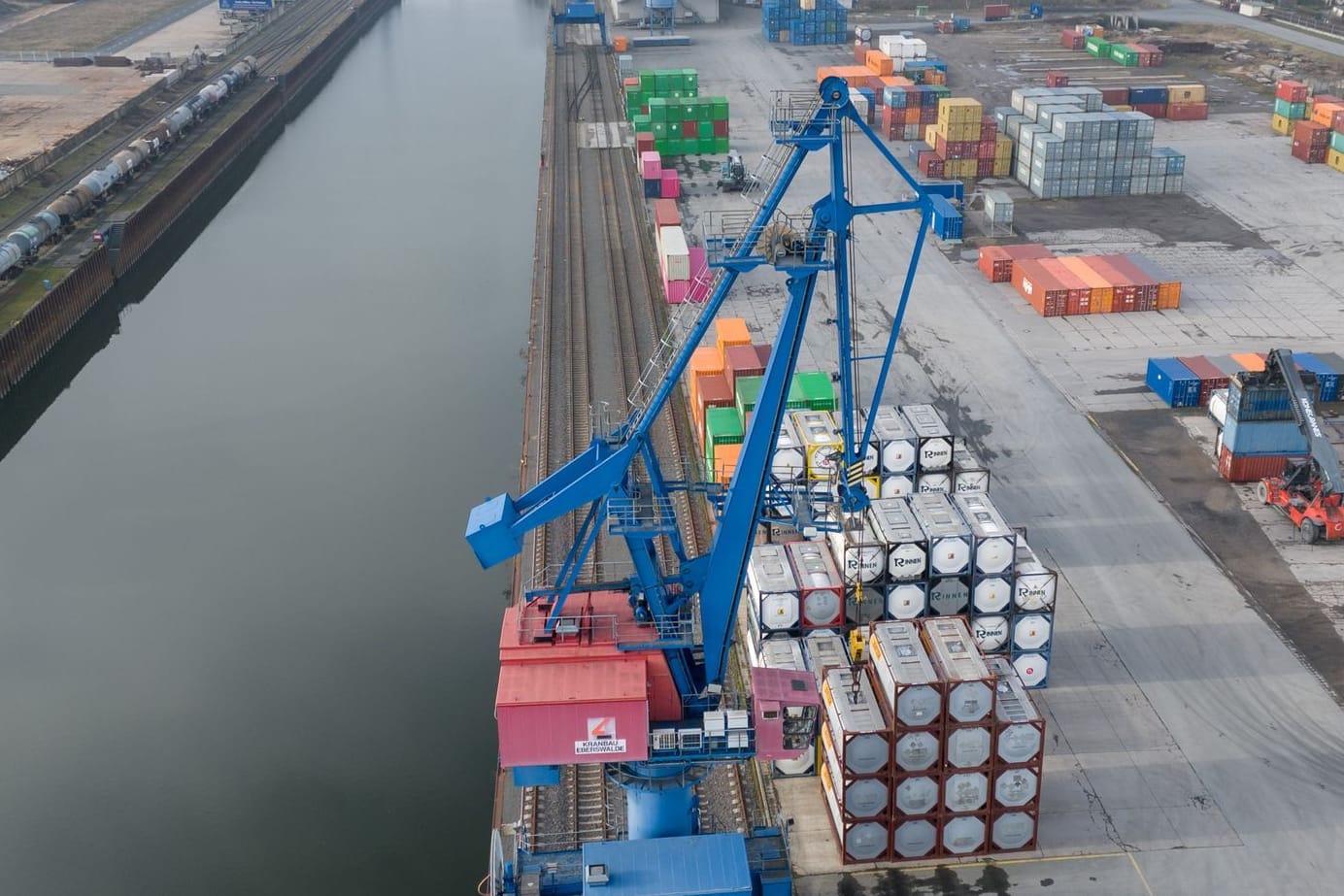 Der Binnenhafen von Riesa: Die deutschen Exporte sind im Juli leicht gestiegen.
