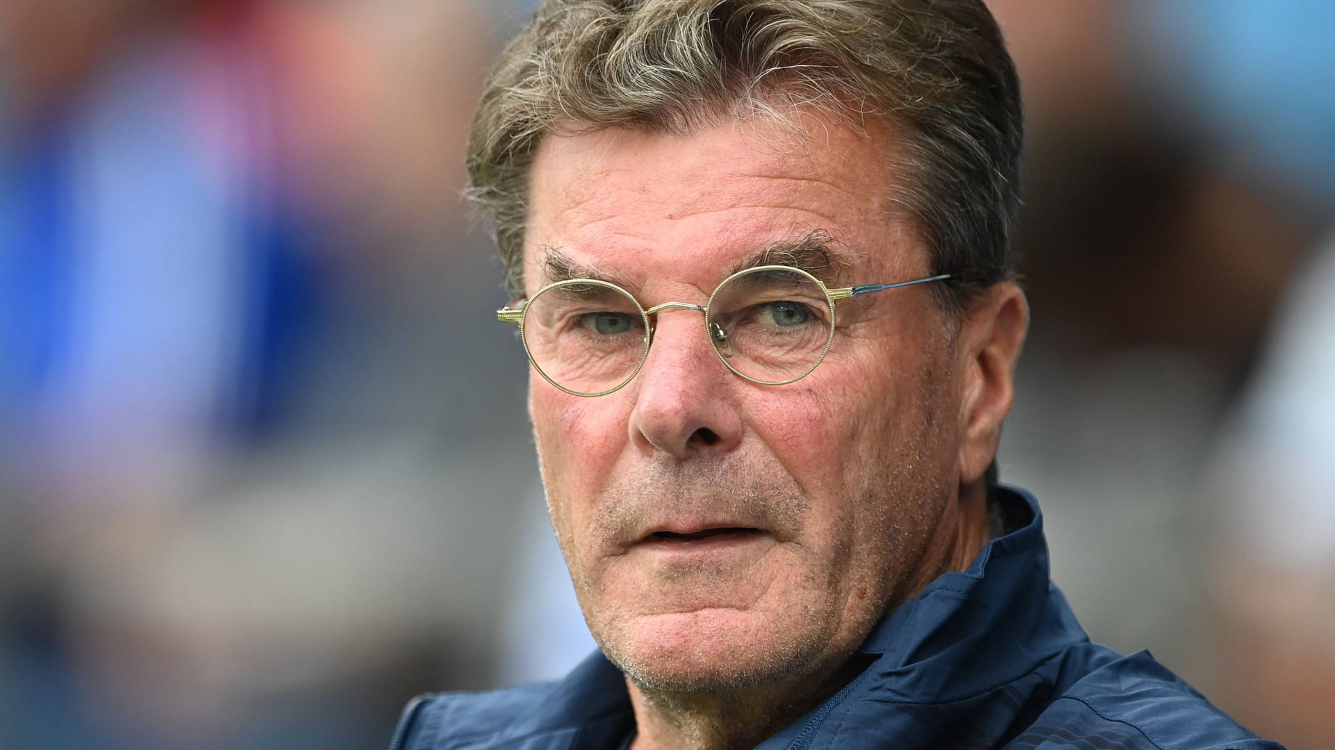 Dieter Hecking: Der erfahrene Trainer hat trotz des Abstiegs seinen Vertrag beim VfL Bochum verlängert.