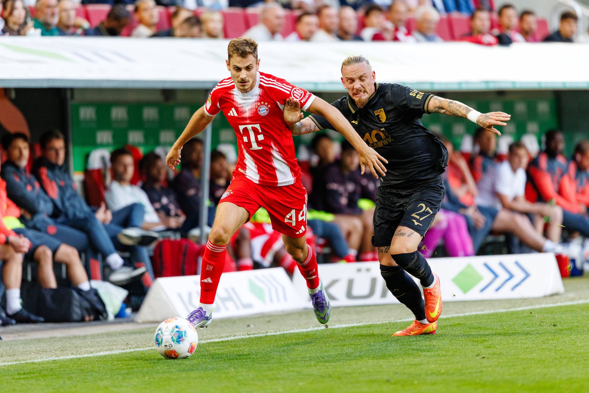 Josip Stanišić: Ließ sich früh von Wolf narren (4.). Hatte anfangs Geschwindigkeitsprobleme auf seiner Seite. Kam dann besser in die Partie, schaltete sich auch in die Offensive ein (36.). Bekam mit zunehmender Spieldauer mehr Stabilität in sein Spiel. Note 4 Josip Stanišić: Ließ sich früh von Wolf narren (4.). Hatte anfangs Geschwindigkeitsprobleme auf seiner Seite. Kam dann besser in die Partie, schaltete sich auch in die Offensive ein (36.). Bekam mit zunehmender Spieldauer mehr Stabilität in sein Spiel. Note 4