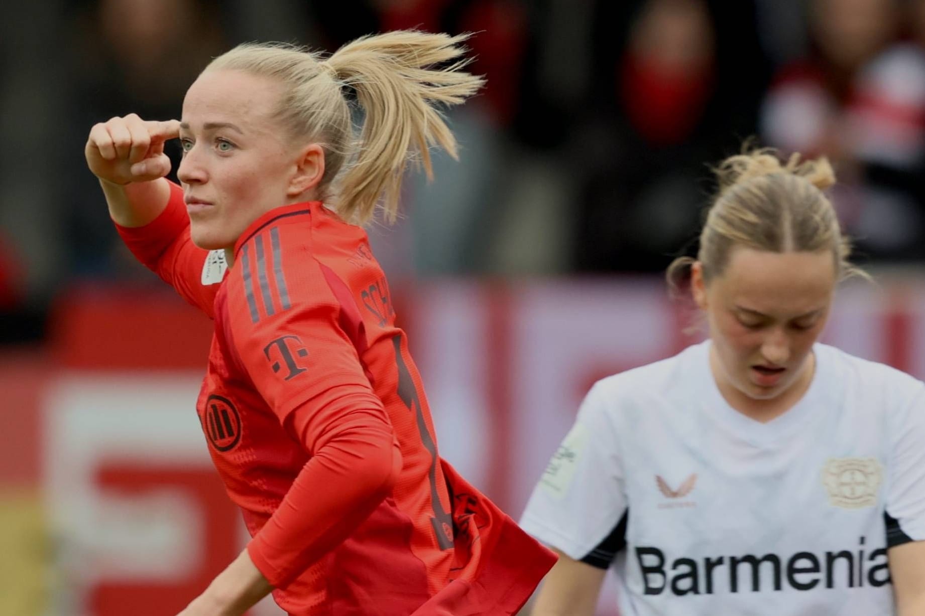 Lea Schüller (l.): Die Münchnerin bereitet sich derzeit auf die kommende Saison vor.