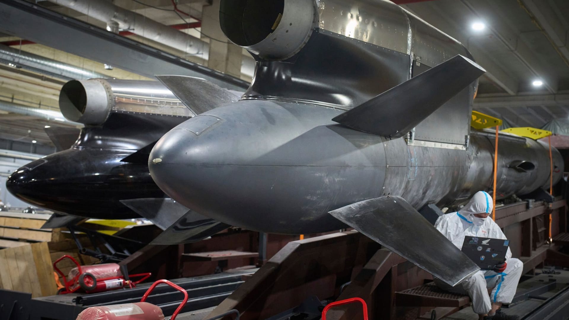 Ukraine-Krieg - Drohnenfabrik in der Ukraine