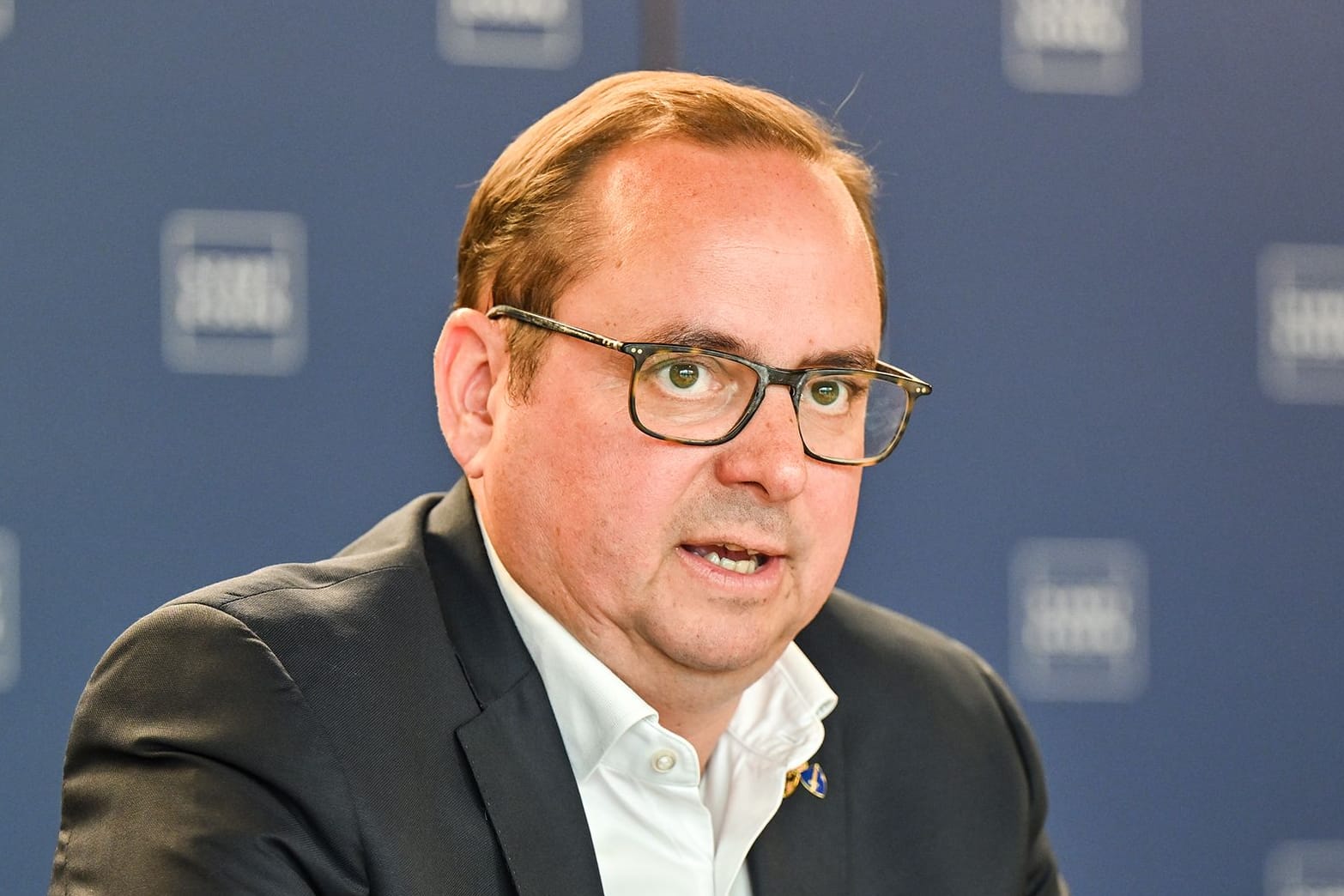 Thomas Kufen (CDU) bei einem Treffen (Archivfoto): Der Essener Oberbürgermeister kämpft in diesen Tagen um seine Wiederwahl.