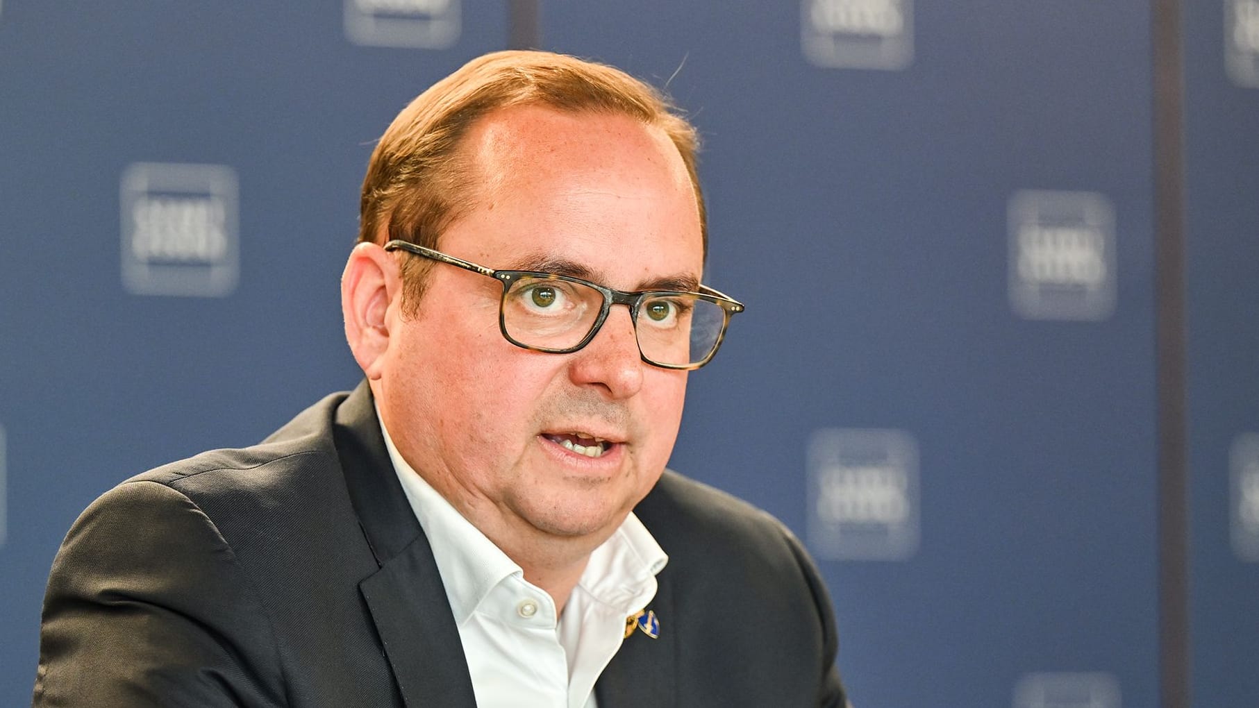 Thomas Kufen (CDU) bei einem Treffen (Archivfoto): Der Essener Oberbürgermeister kämpft in diesen Tagen um seine Wiederwahl.