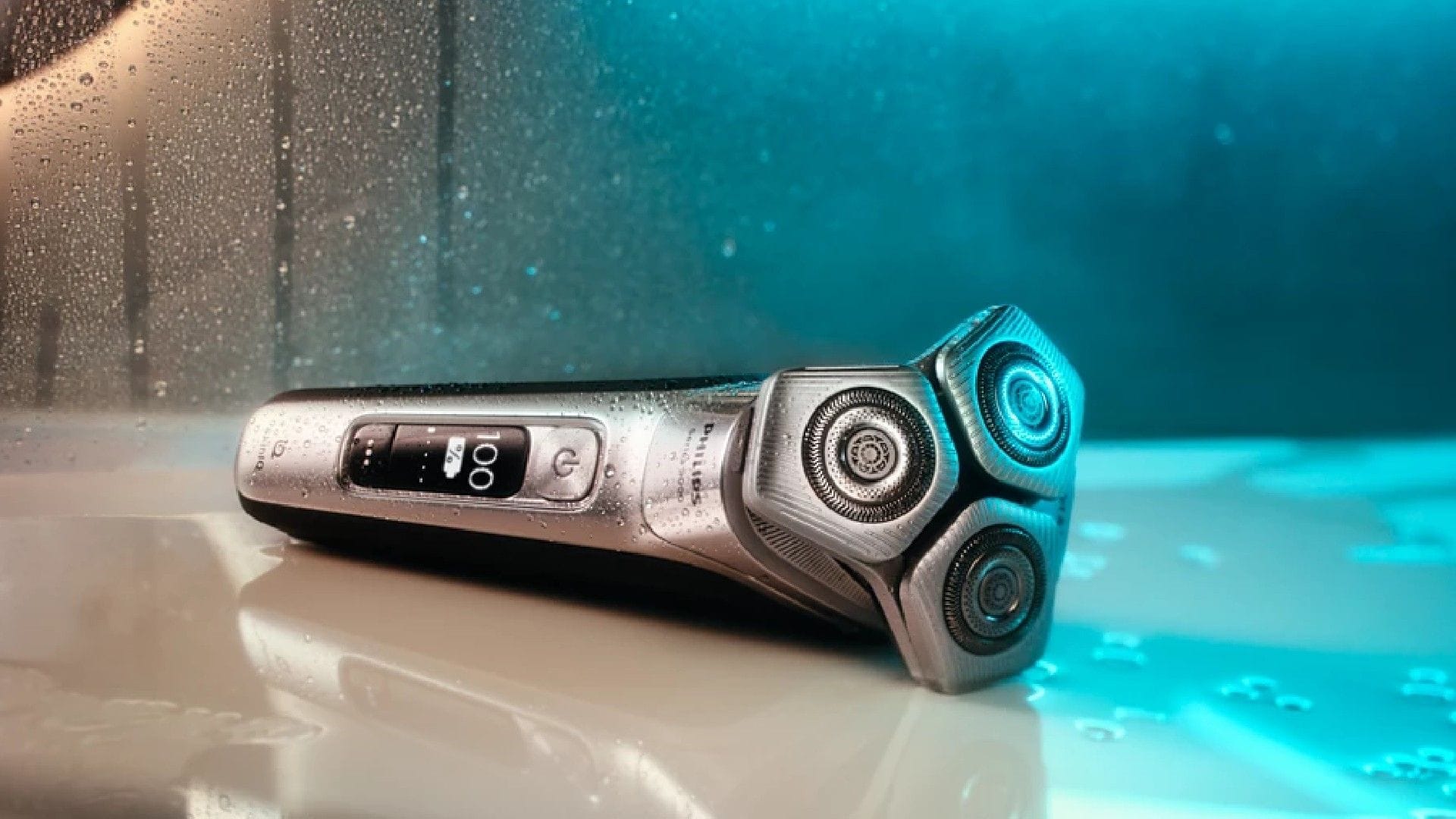 Der S9000 ist sowohl für Trocken- als auch Nassrasur geeignet.