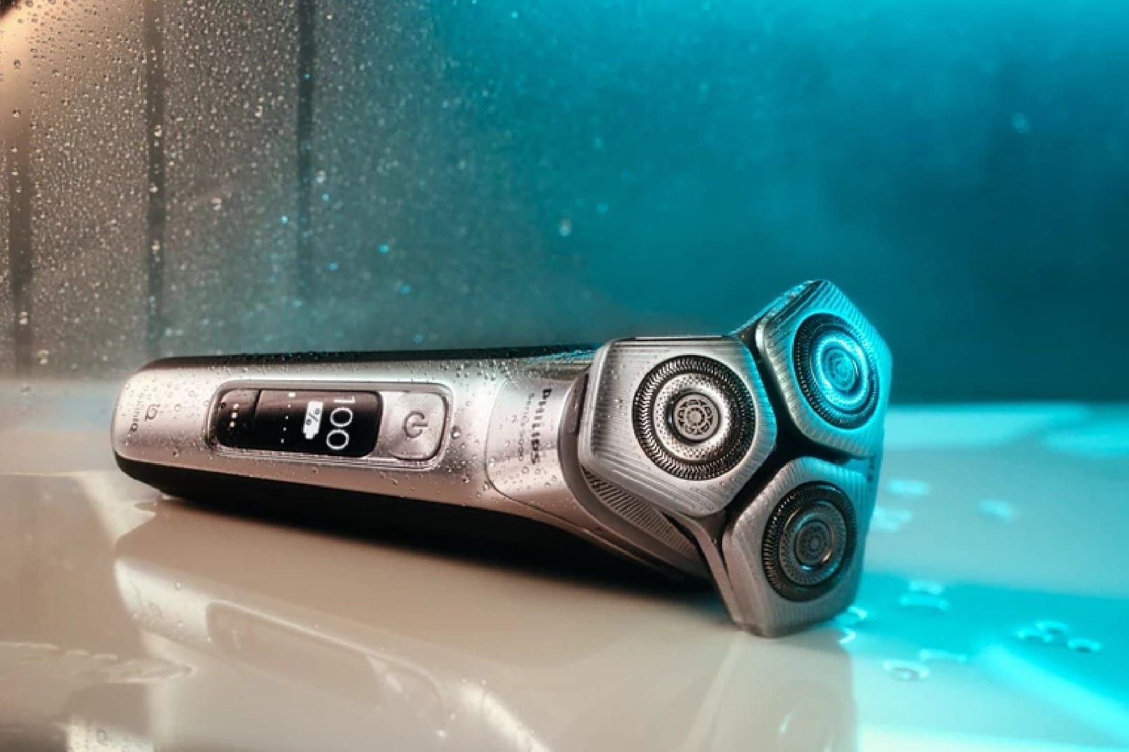 Der S9000 ist sowohl für Trocken- als auch Nassrasur geeignet.