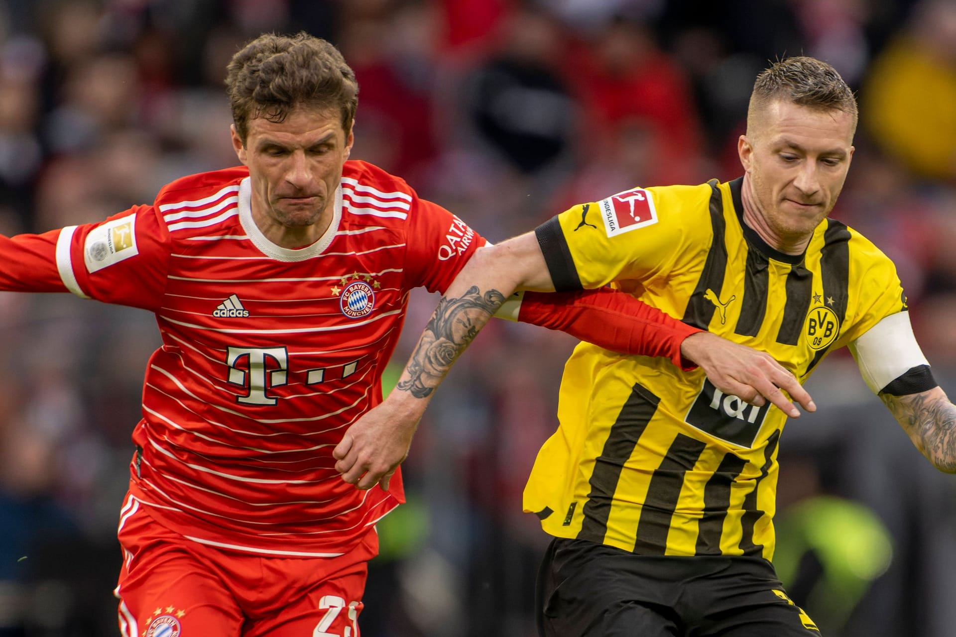 Weggefährten: Thomas Müller (li.) und Marco Reus, hier bei einem Duell der Bayern gegen Dortmund im April 2023.