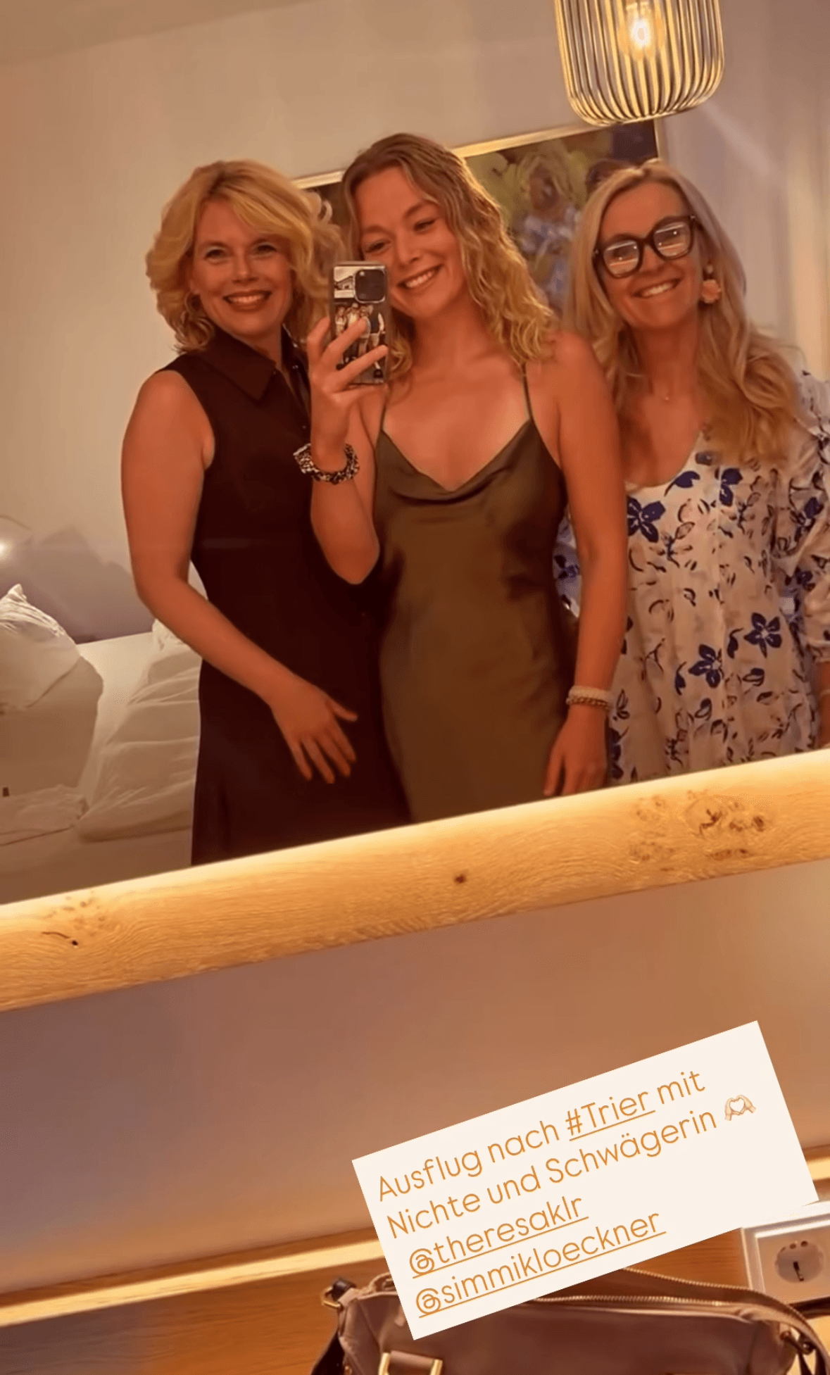 Julia Klöckner mit ihrer Nichte Theresa und ihrer Schwägerin Simone.