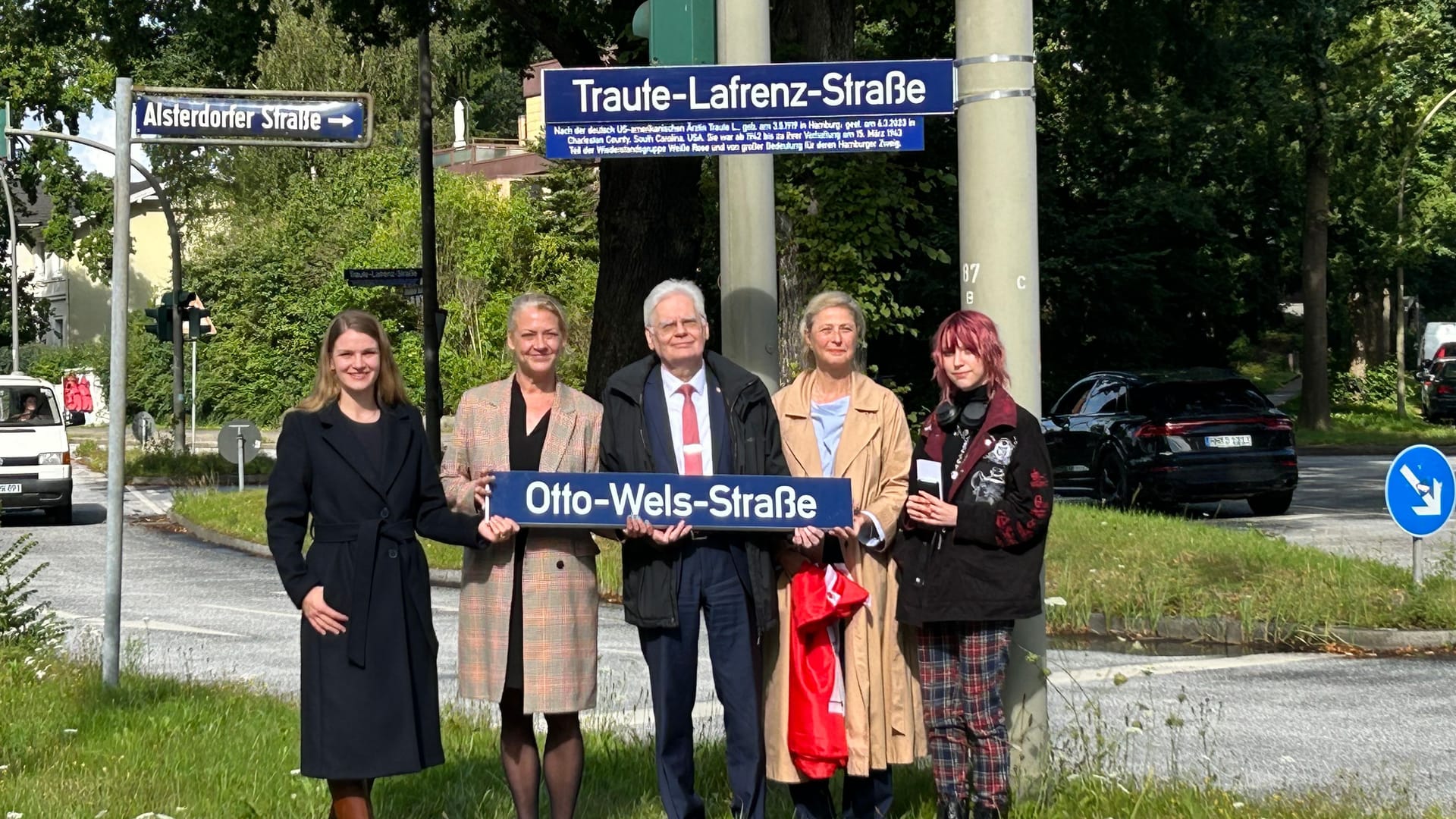 Bei der Umbenennung der Hindenburgstraße: Die Straße hat zwei neue Namensgeber für jeweils einen Abschnitt in Winterhude und Alsterdorf. Bei der Umbenennung der Hindenburgstraße: Die Straße hat zwei neue Namensgeber für jeweils einen Abschnitt in Winterhude und Alsterdorf.