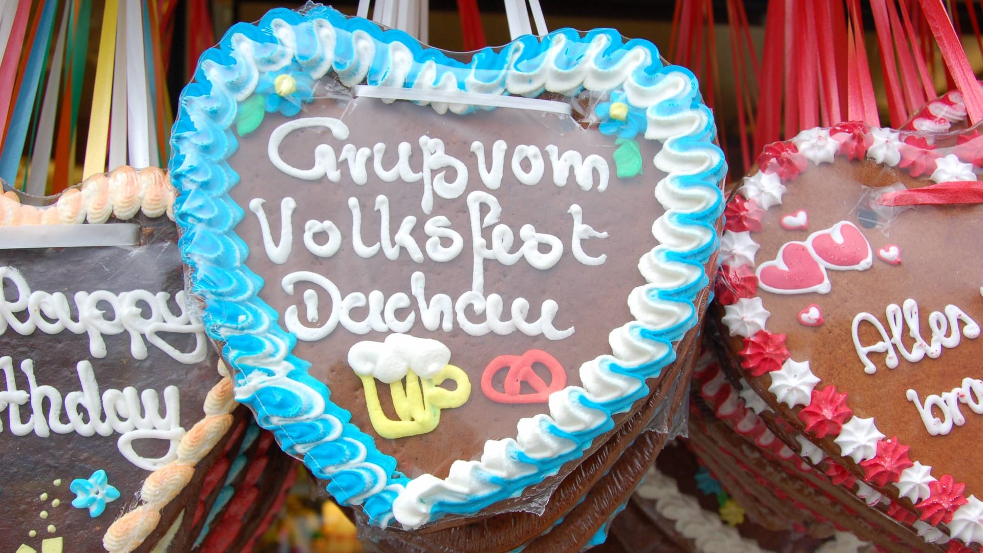 Ein Lebkuchenherz vom Dachauer Volksfest (Archivbild): Rund 20 Minuten von München entfernt beginnt am Wochenende ein beliebtes Bier- und Familienfest. Ein Lebkuchenherz vom Dachauer Volksfest (Archivbild): Rund 20 Minuten von München entfernt beginnt am Wochenende ein beliebtes Bier- und Familienfest.