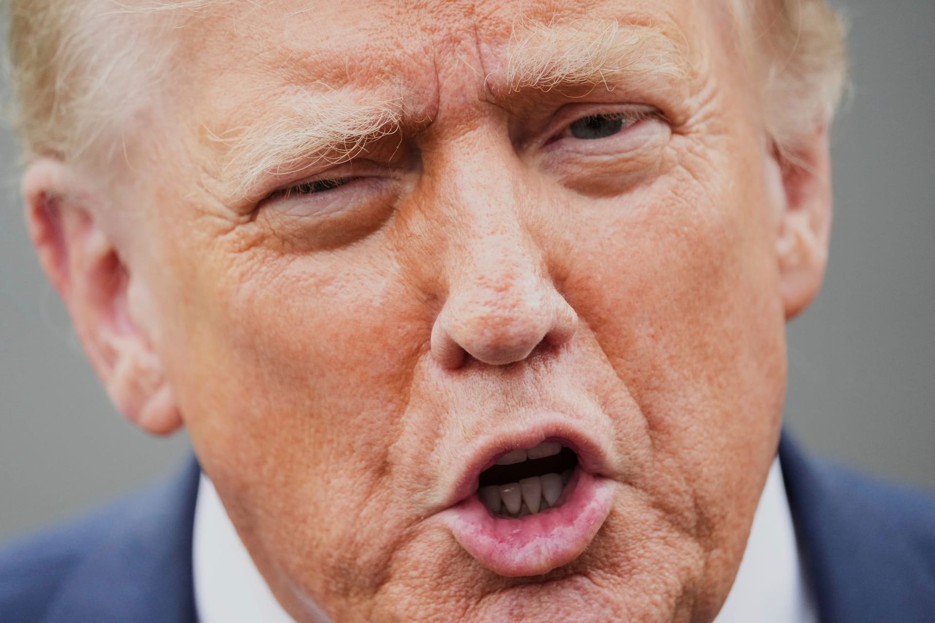 US-Präsident Donald Trump spricht zu Journalisten US-Präsident Donald Trump spricht zu Journalisten