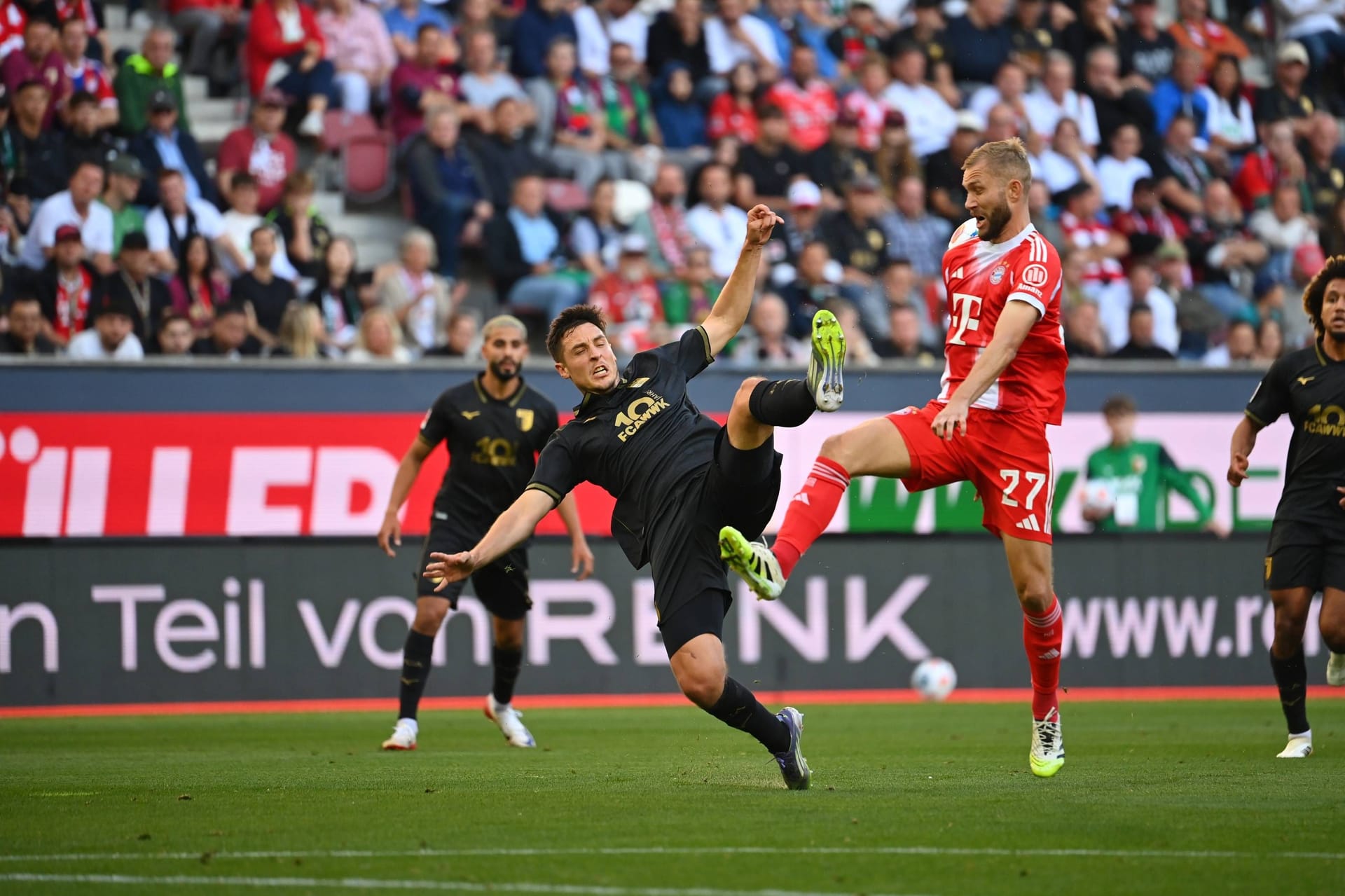 Konrad Laimer (bis 71.): Schaltete sich auf der rechten Seite immer wieder in die Offensive ein – auch, weil er defensiv kaum gefordert war. Fast mit dem 4:0 (51.). Danach mit abnehmendem Einfluss auf die Partie. Note 2 Konrad Laimer (bis 71.): Schaltete sich auf der rechten Seite immer wieder in die Offensive ein – auch, weil er defensiv kaum gefordert war. Fast mit dem 4:0 (51.). Danach mit abnehmendem Einfluss auf die Partie. Note 2