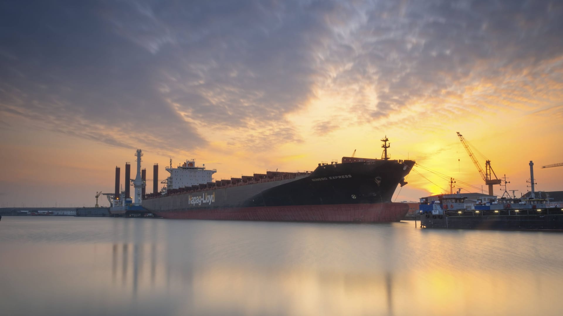 Frachter in Bremerhaven (Symbolbild): Es kam zum Blackout. Frachter in Bremerhaven (Symbolbild): Es kam zum Blackout.