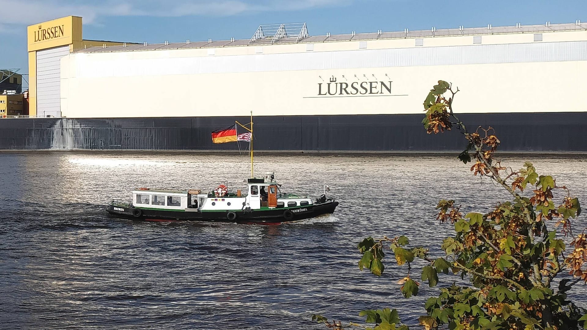 Die Lürssen-Werft in Bremen-Vegesack (Archivbild): Die Militärsparte des Schiffbauers könnte bald zum Rüstungsriesen Rheinmetall gehören.