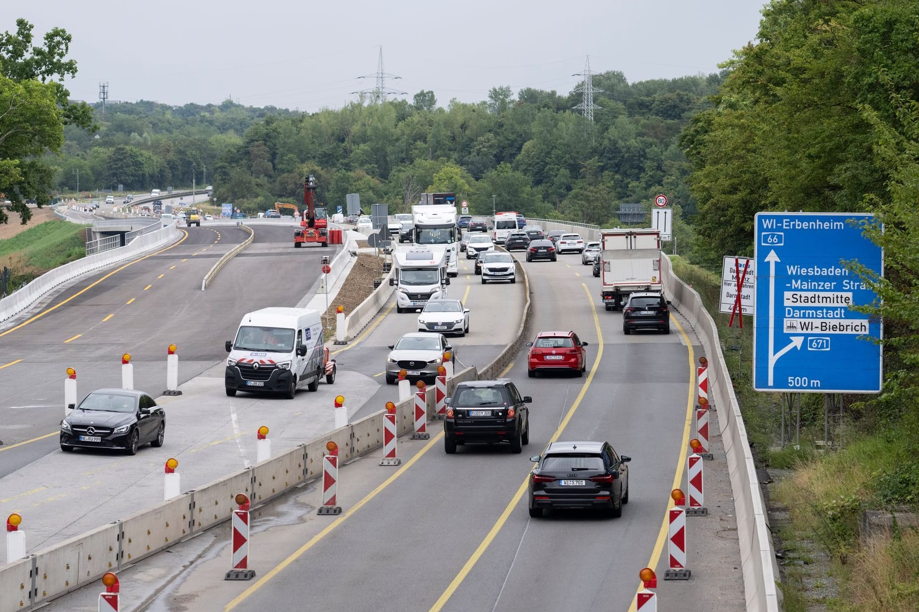 Salzbachtalbrücke vor Wiedereröffnung