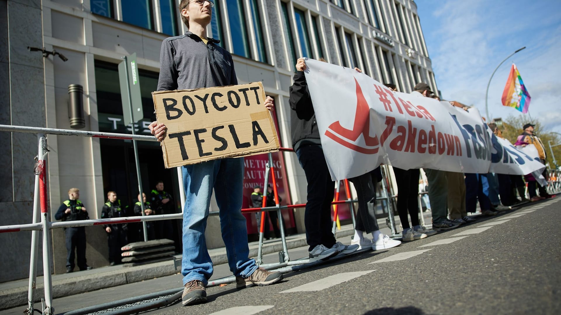Protest von Umweltaktivisten gegen Musk und Tesla